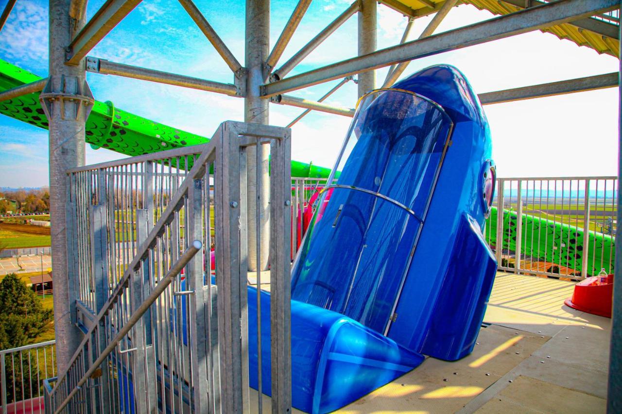 S Club Resort Hotel Aqua Park And Spa 贝尔格莱德 外观 照片
